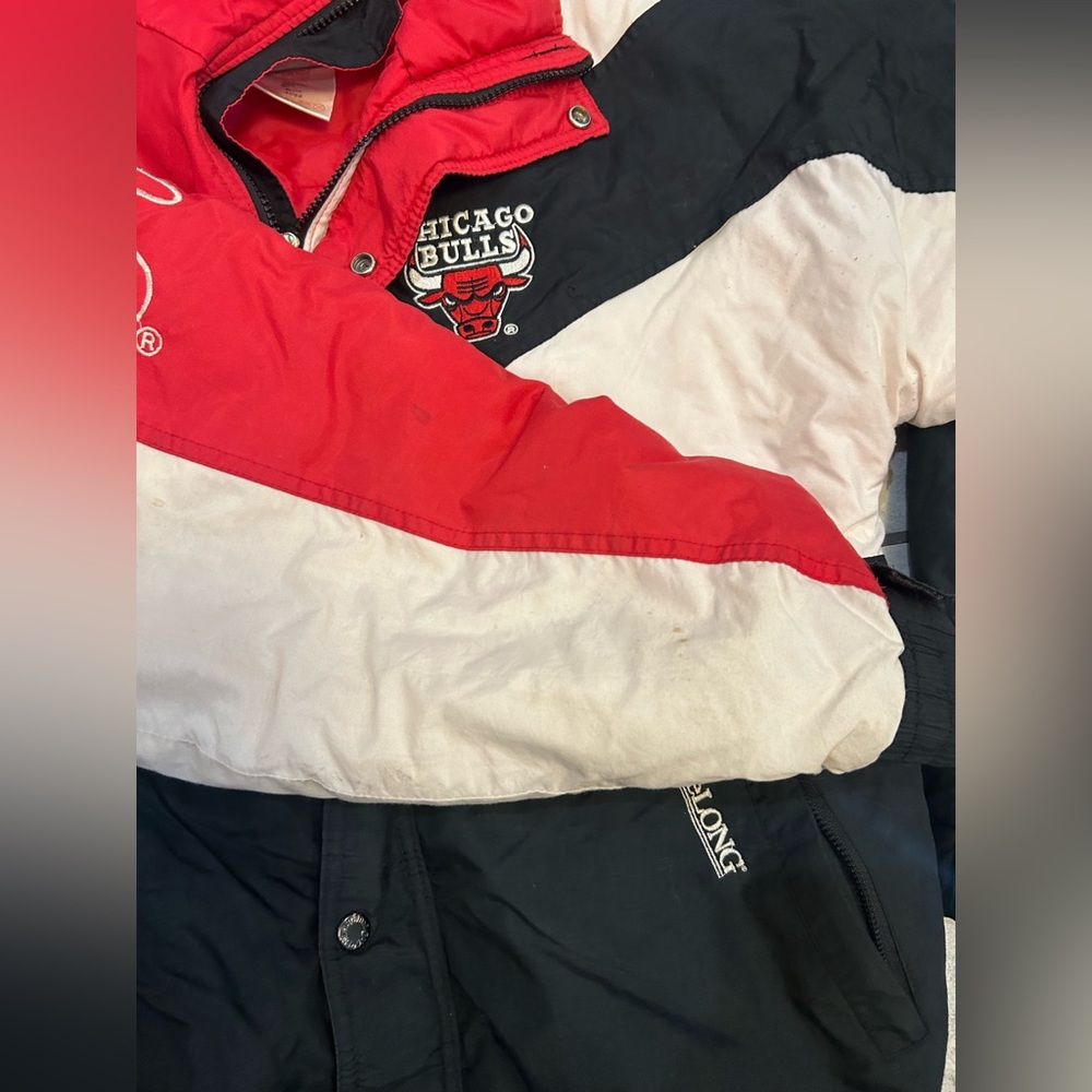 Vintage 1990s Chicago Bulls NBA Pro Player small Puffer Jacket - Picture 5 of 9